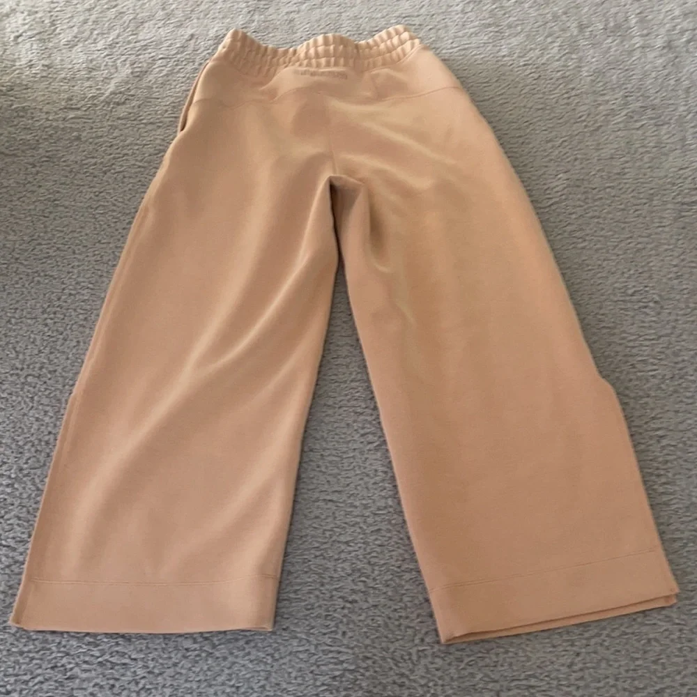 Lululemon Soft Ambitions High Rise Crop Beech Wood size 2